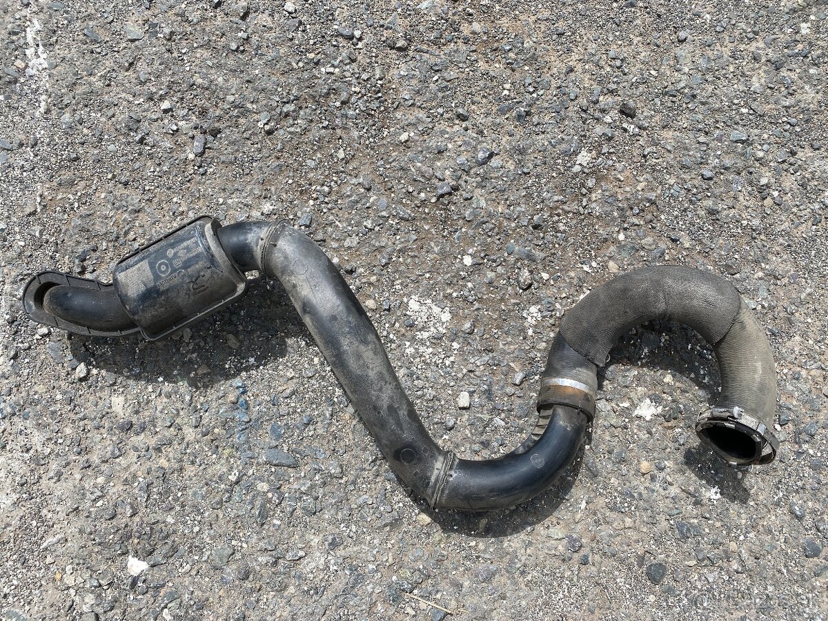 hadica turbo Opel Vivaro 2,0 cdti GM 93857913 GM 93455390 - 2