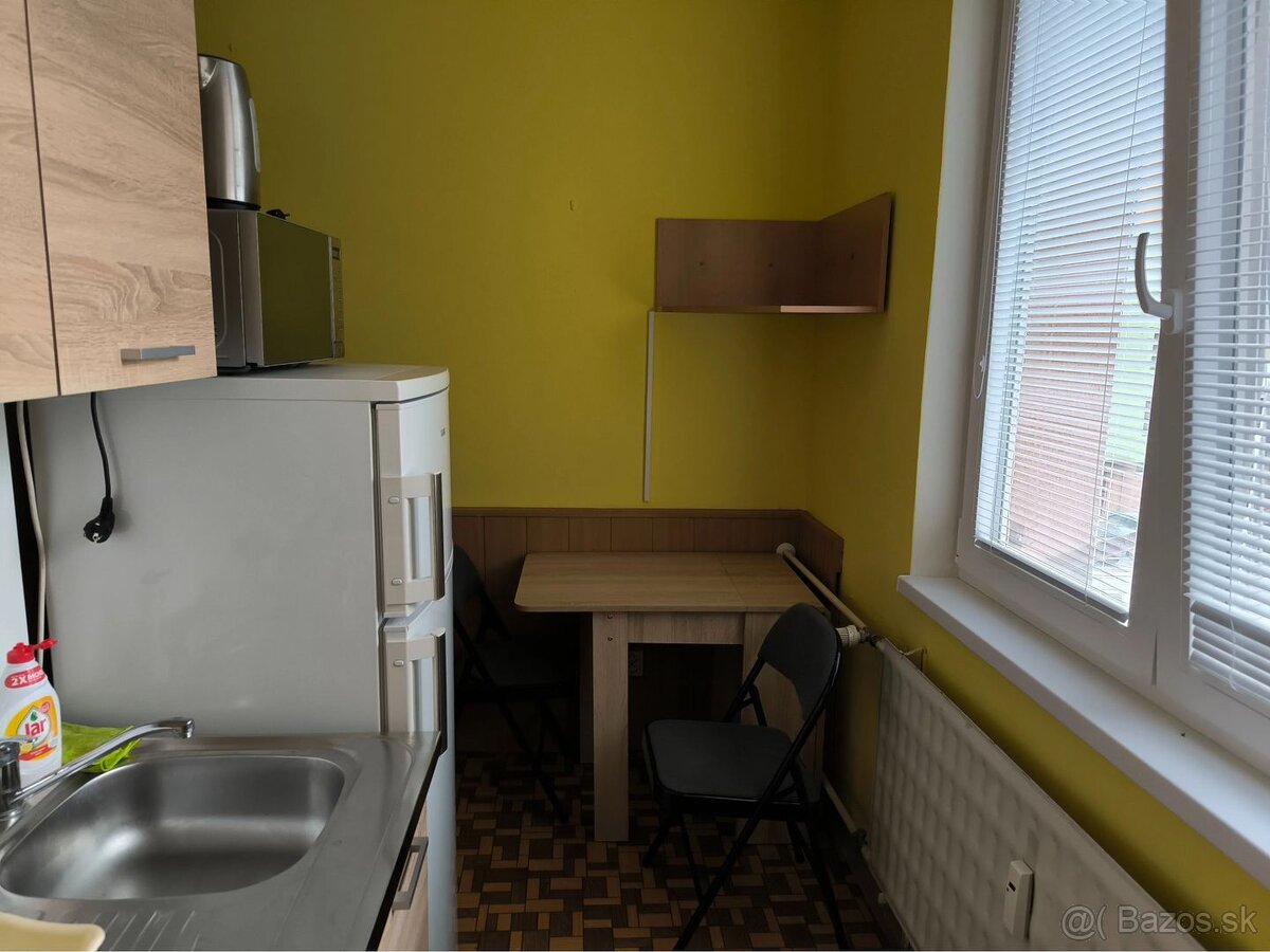 Na prenájom 1 izbový zariadený byt, časť Sotina, Senica - 2