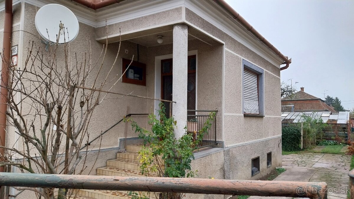 Na predaj podpivničený RD v Komárne, na Leteckom poli. - 2