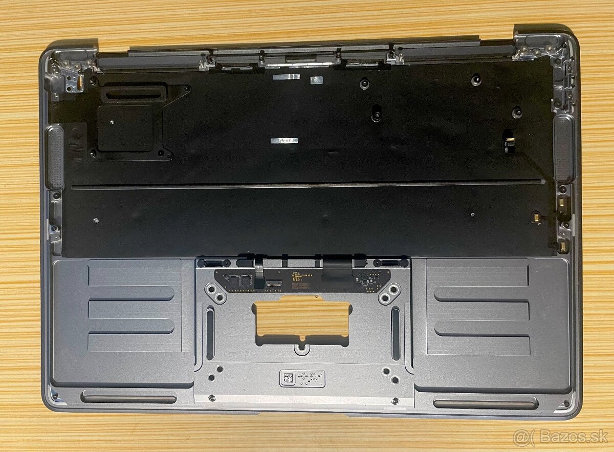 vrchný kryt s klávesnicou z Apple Macbook Air M1 - 2