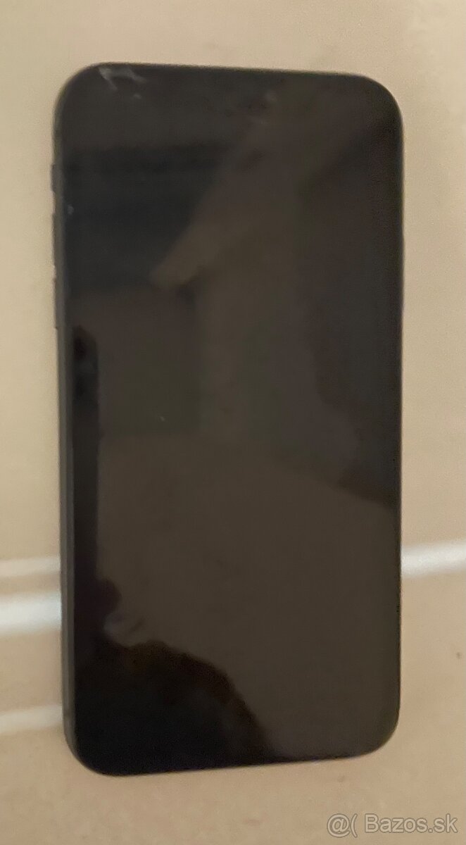 Predám rozbitý iphone 11 vdobrom stave - 2