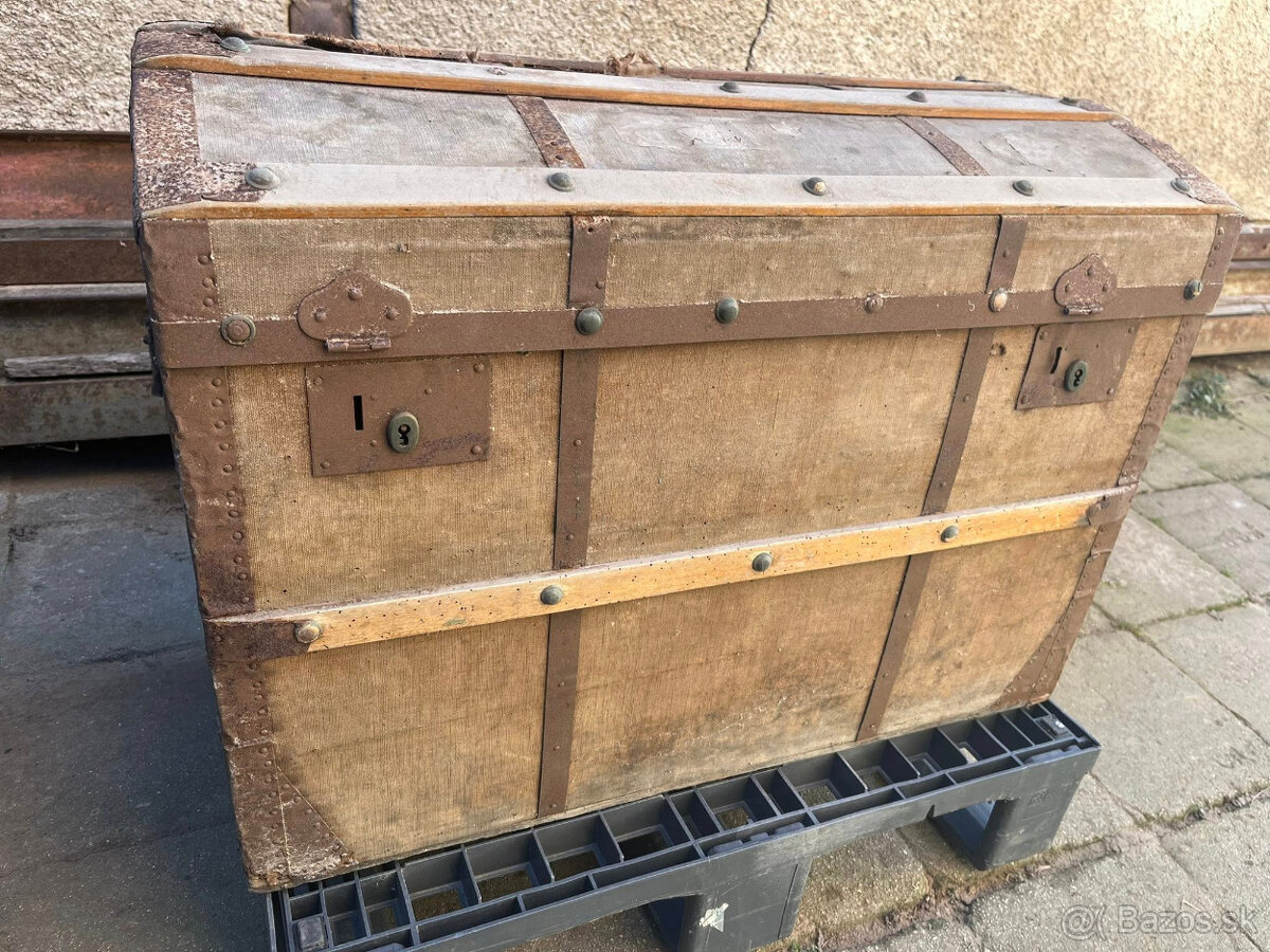 stará drevená truhlica - 2