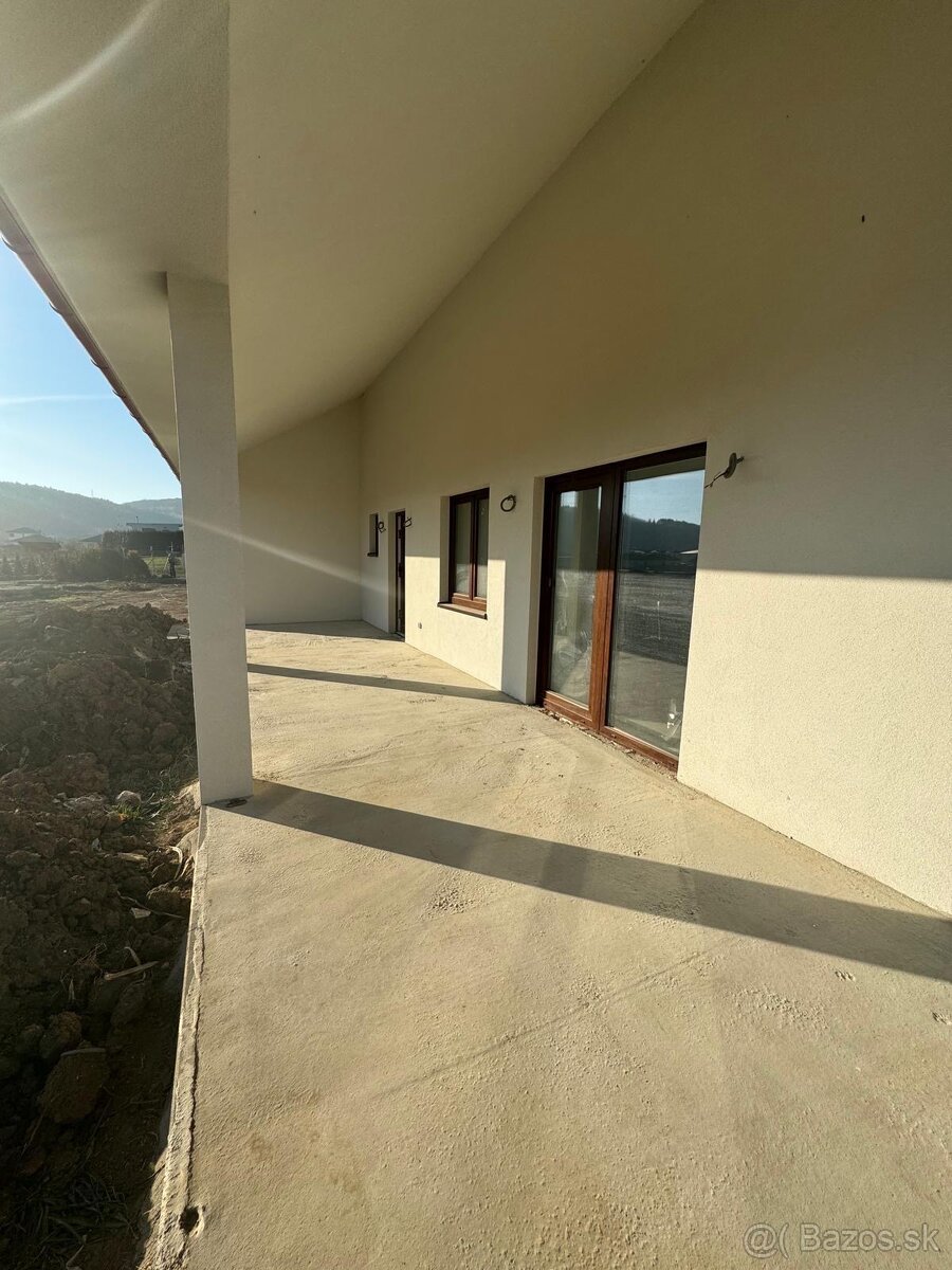 Priestranný tehlový rodinný dom - 2