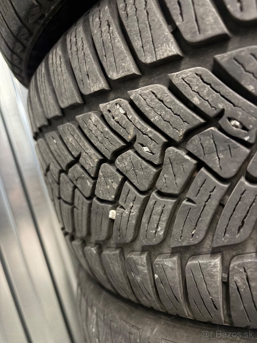 225/45 r17 zimne - 2