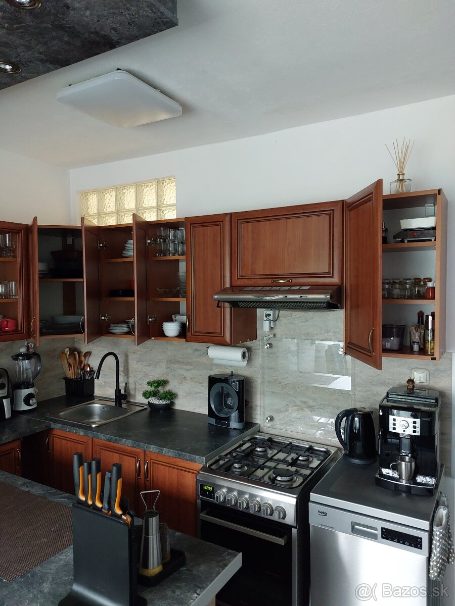 Predam vrchne skrinky z kuchynskej linky. - 2