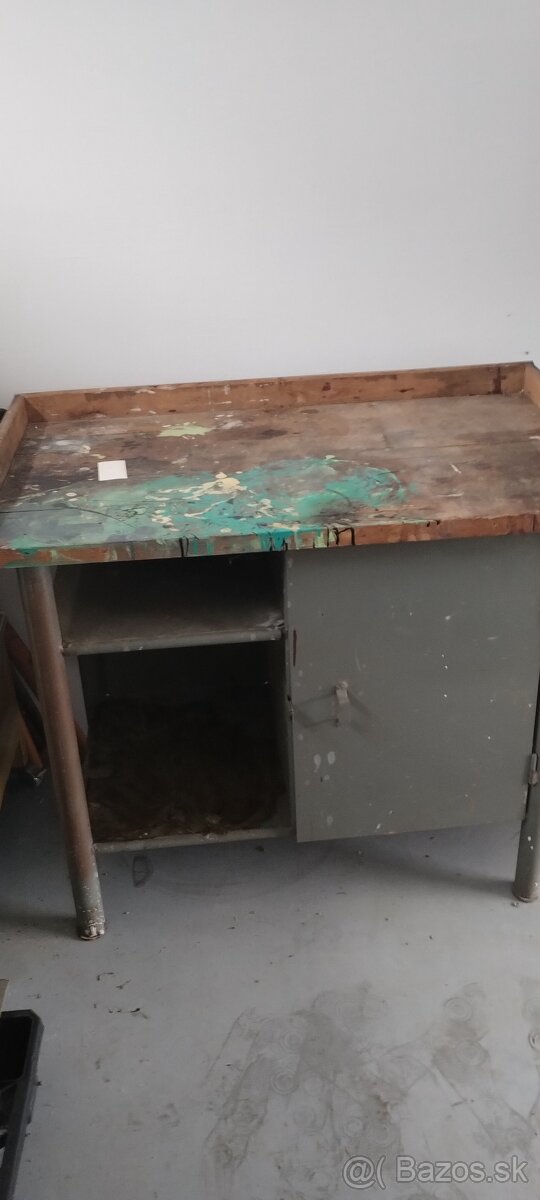 Predám ponk, kovovú skriňu, motor s prevodovkou na mlynček - 2