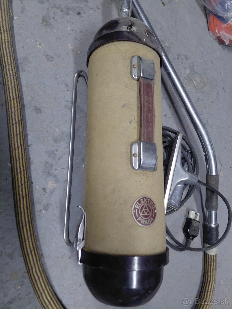 Stary vysavač elektro praga - 2