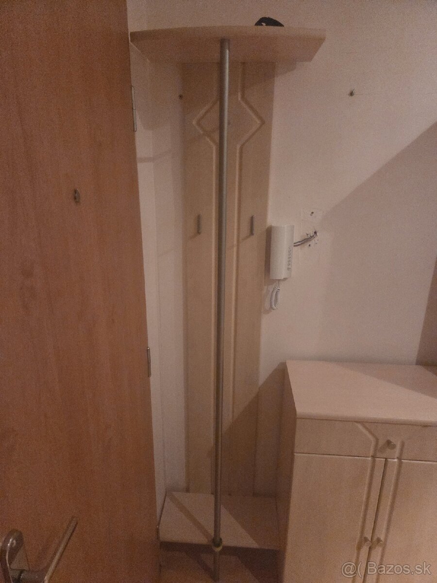 Vešiak na bundy - 2