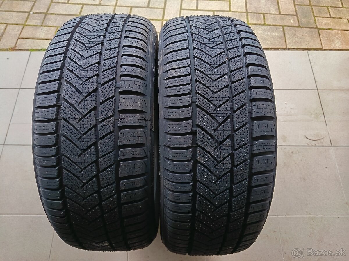 zimne pneu 235/55 R17 - 2