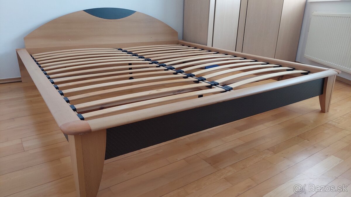 Manželská posteľ 200 x 220 cm – zachovalá, s roštami. - 2