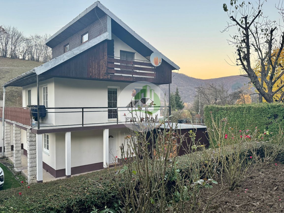 Trojpodlažná chata na celoročné bývanie Sokoľ. okr Košice - 2