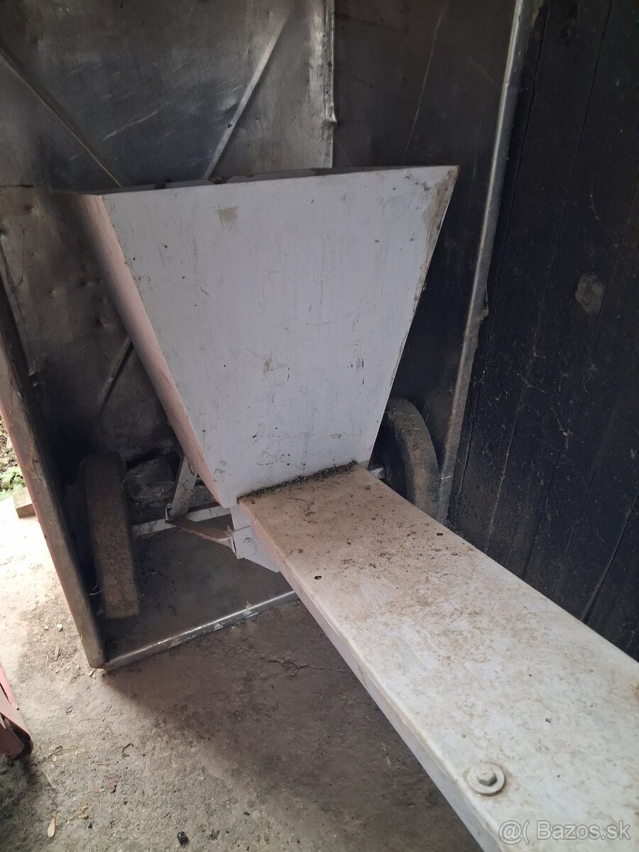 Snekovy dopravnik - 2