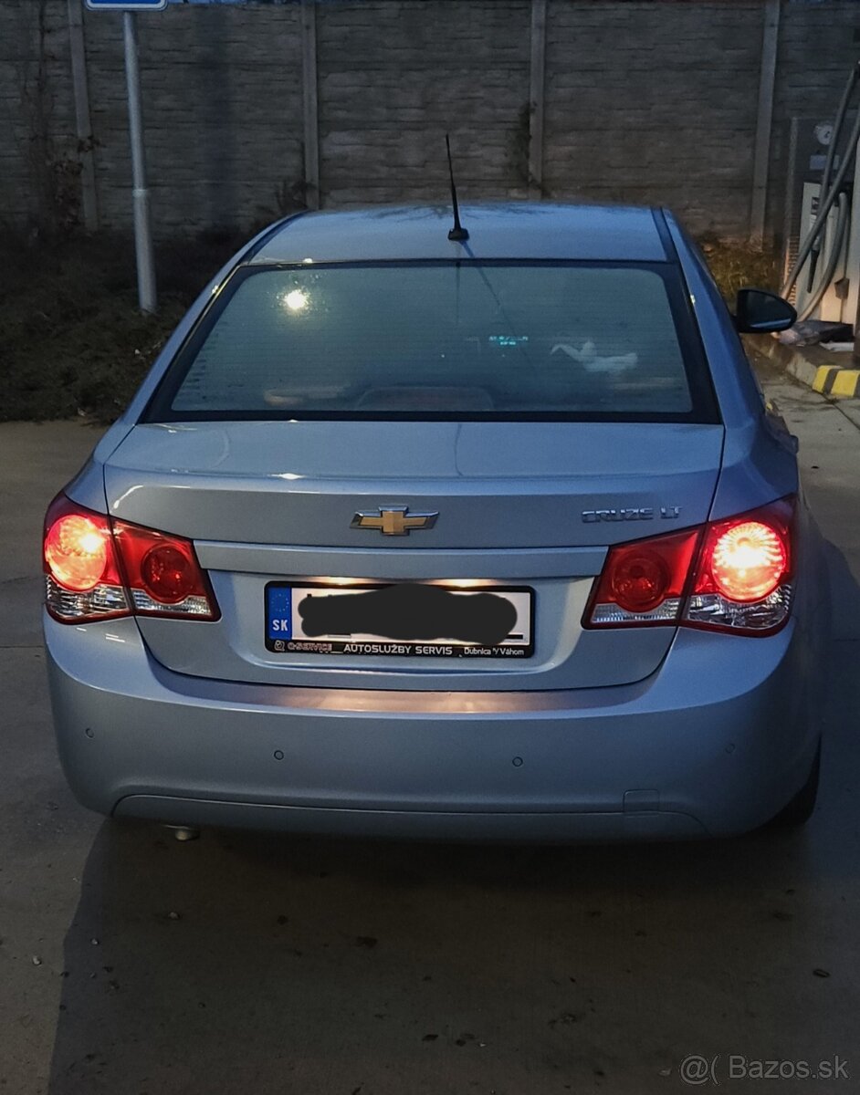 Predám Chevrolet Cruze 1.8 benzín - 2