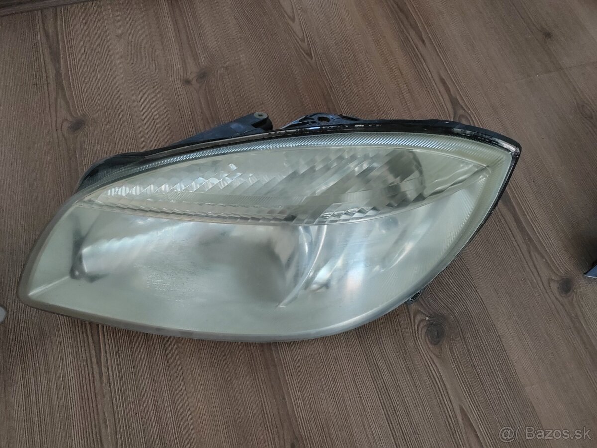Škoda fabia 2 predné svetlá - 2