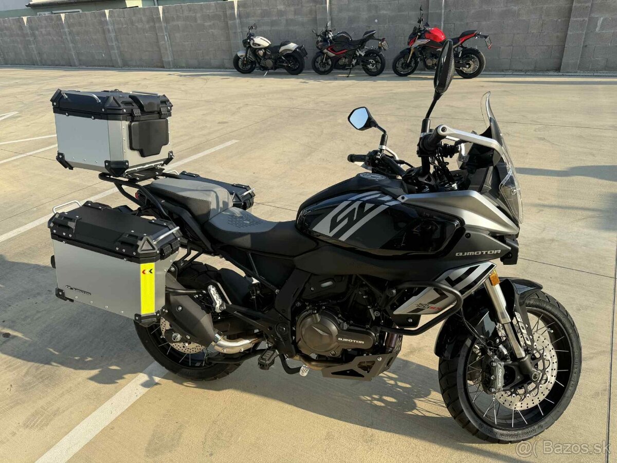 QJ MOTOR SRT600SX-Čierna - 2