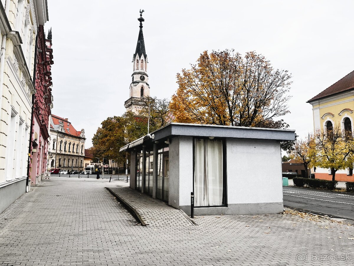 Na prenájom presklený priestor v centre Lučenca - 2