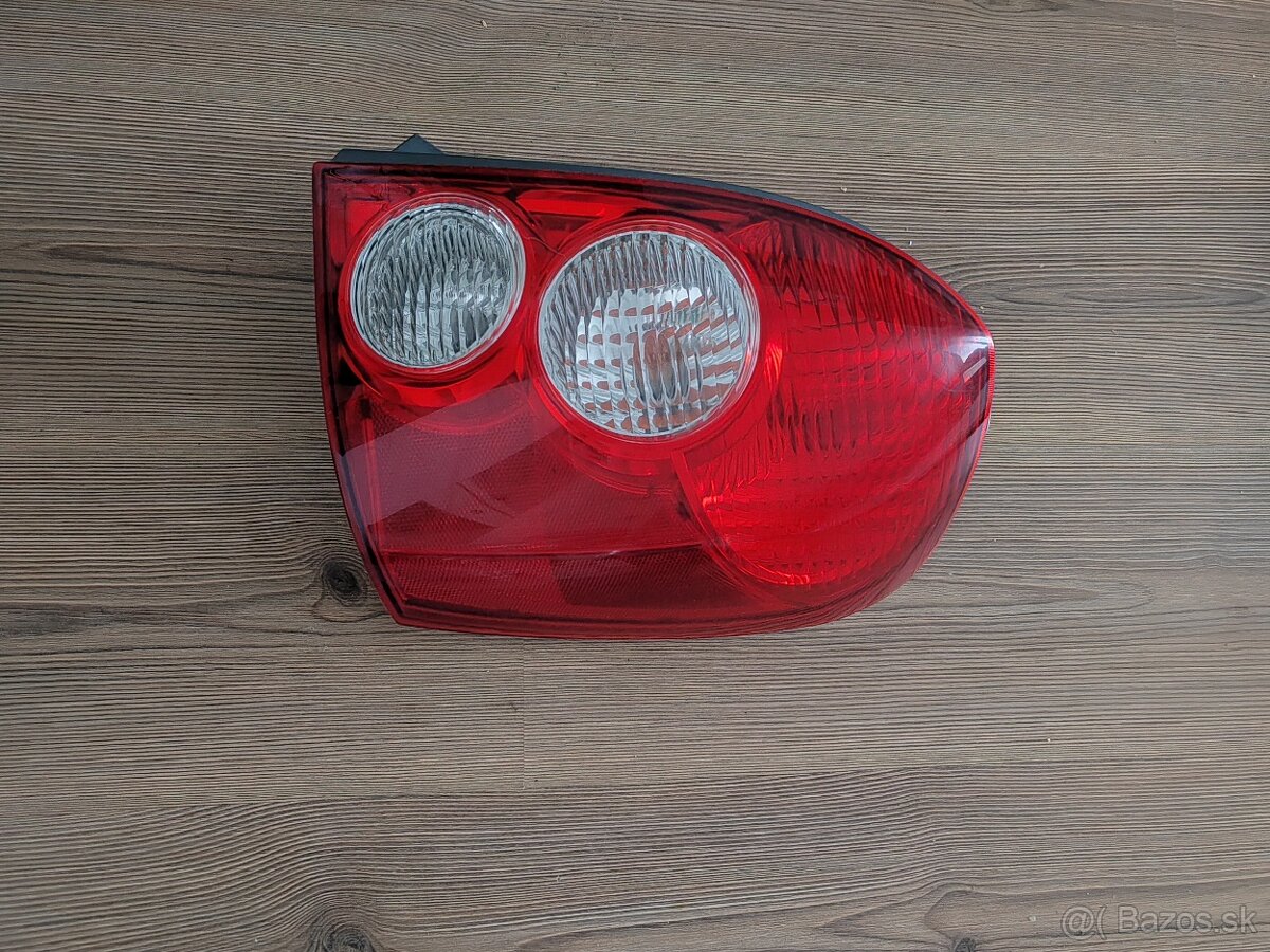 Mazda 323f zadné svetlo - 2