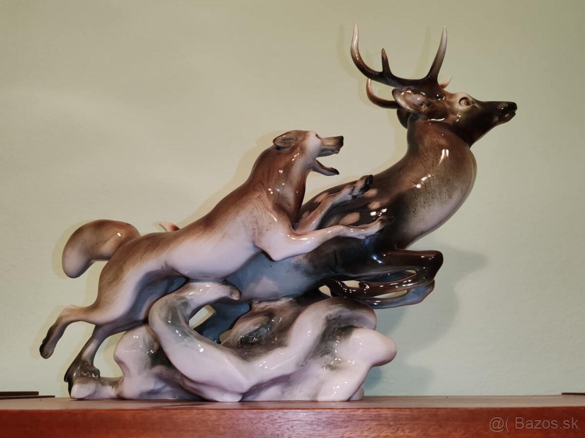 Porcelánová soška jeleň a vlk - 2