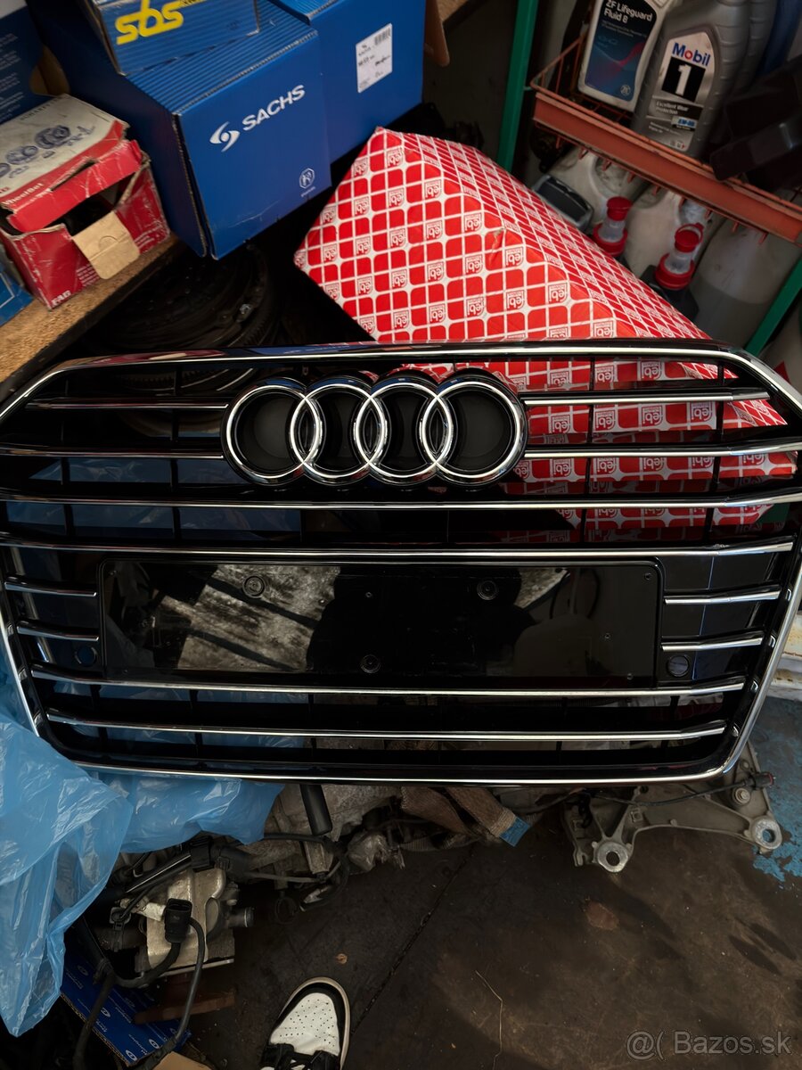 Audi a6 c7 lift maska - 2