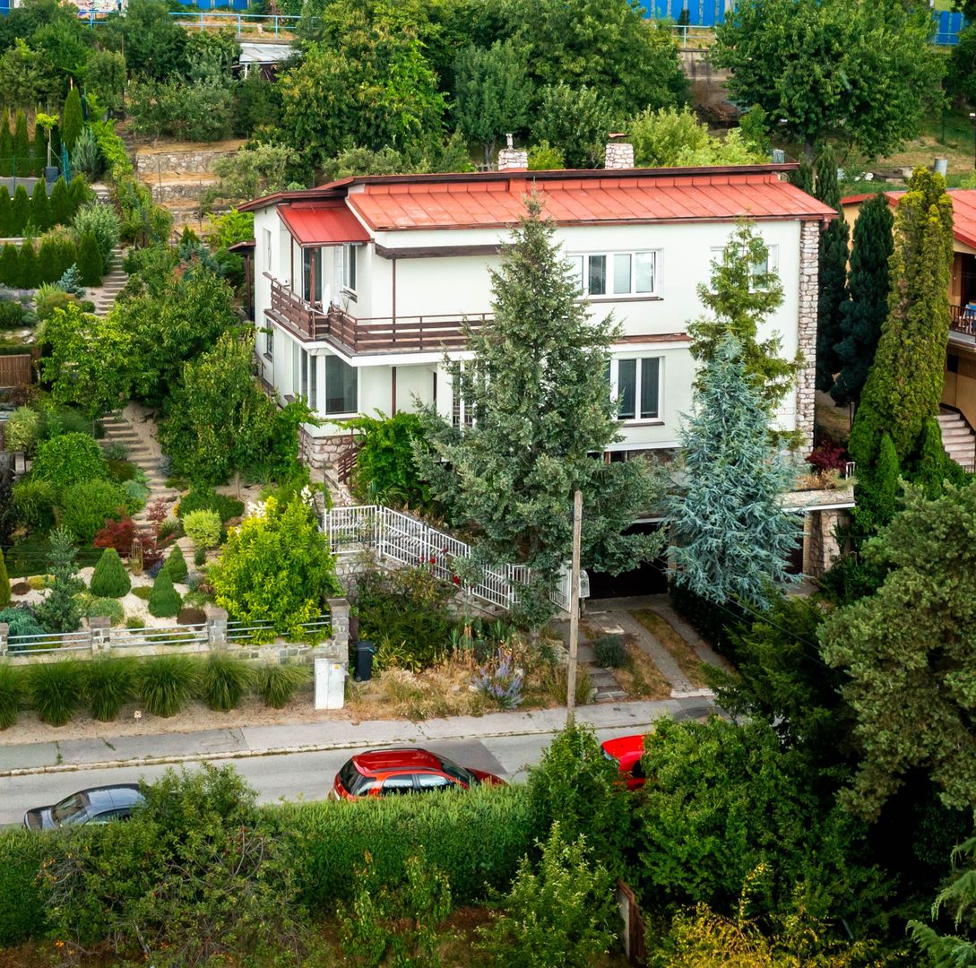 REZERVOVANÉ Predaj RD sprostredkuje realitný maklér Patrik - 2