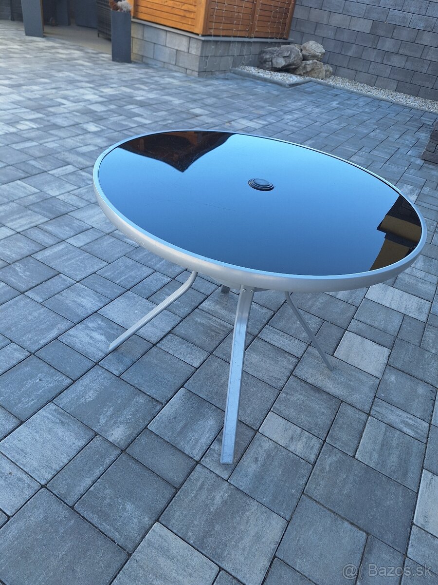 Predam okruhly stol - 2