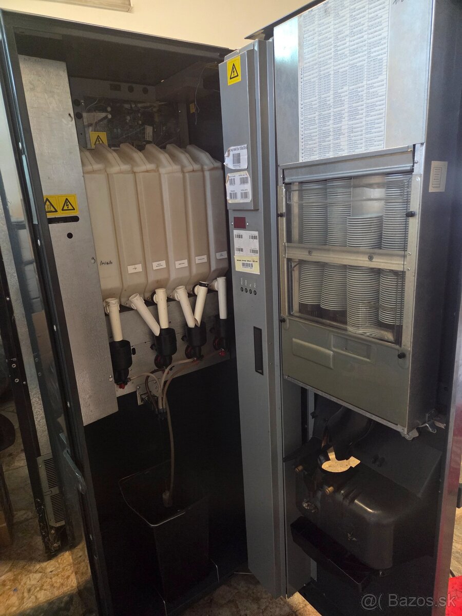 Predam kavomat Rheavendors - 2