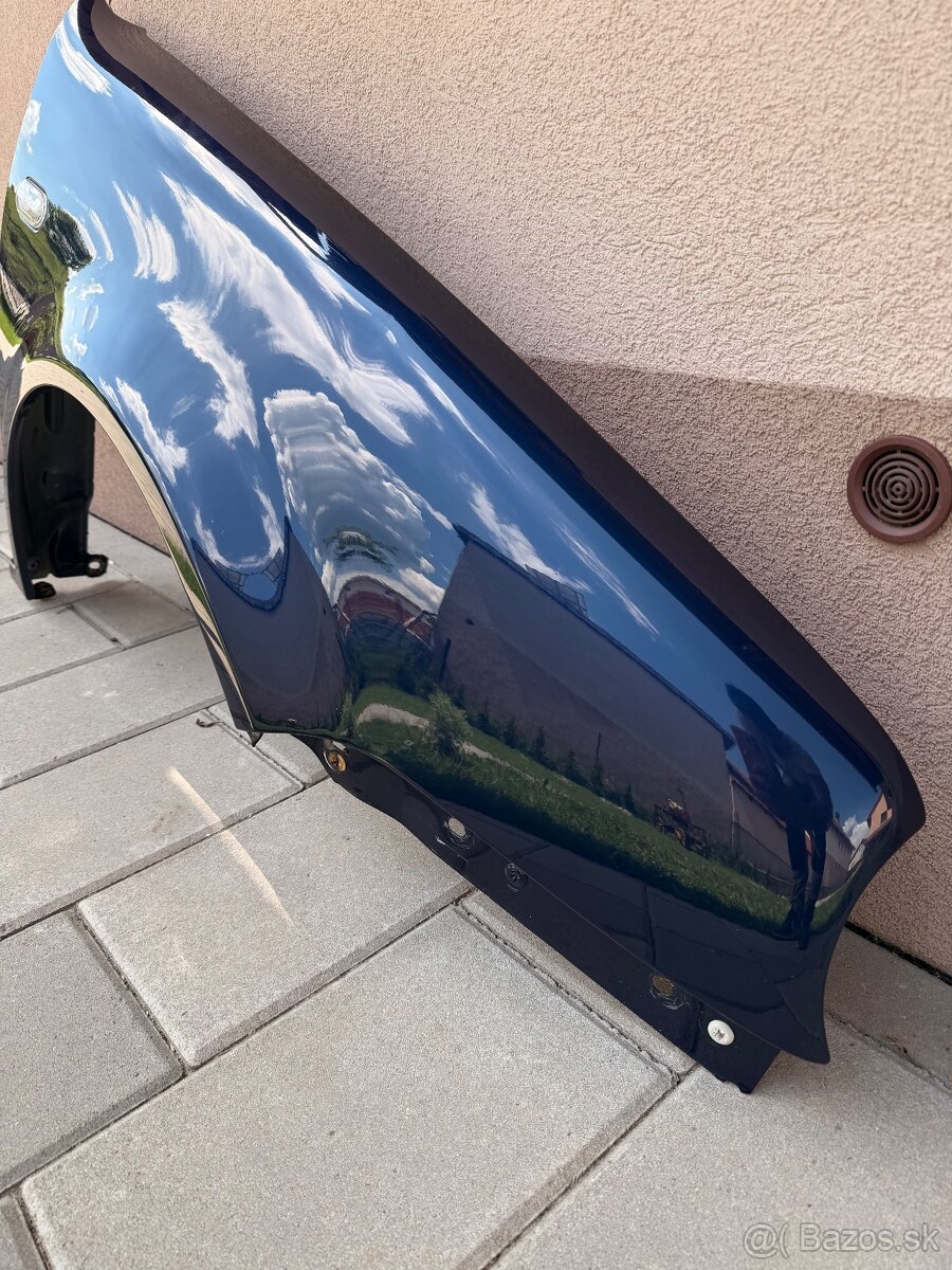 Predný pravý blatník VW Golf 4 LB5N - 2