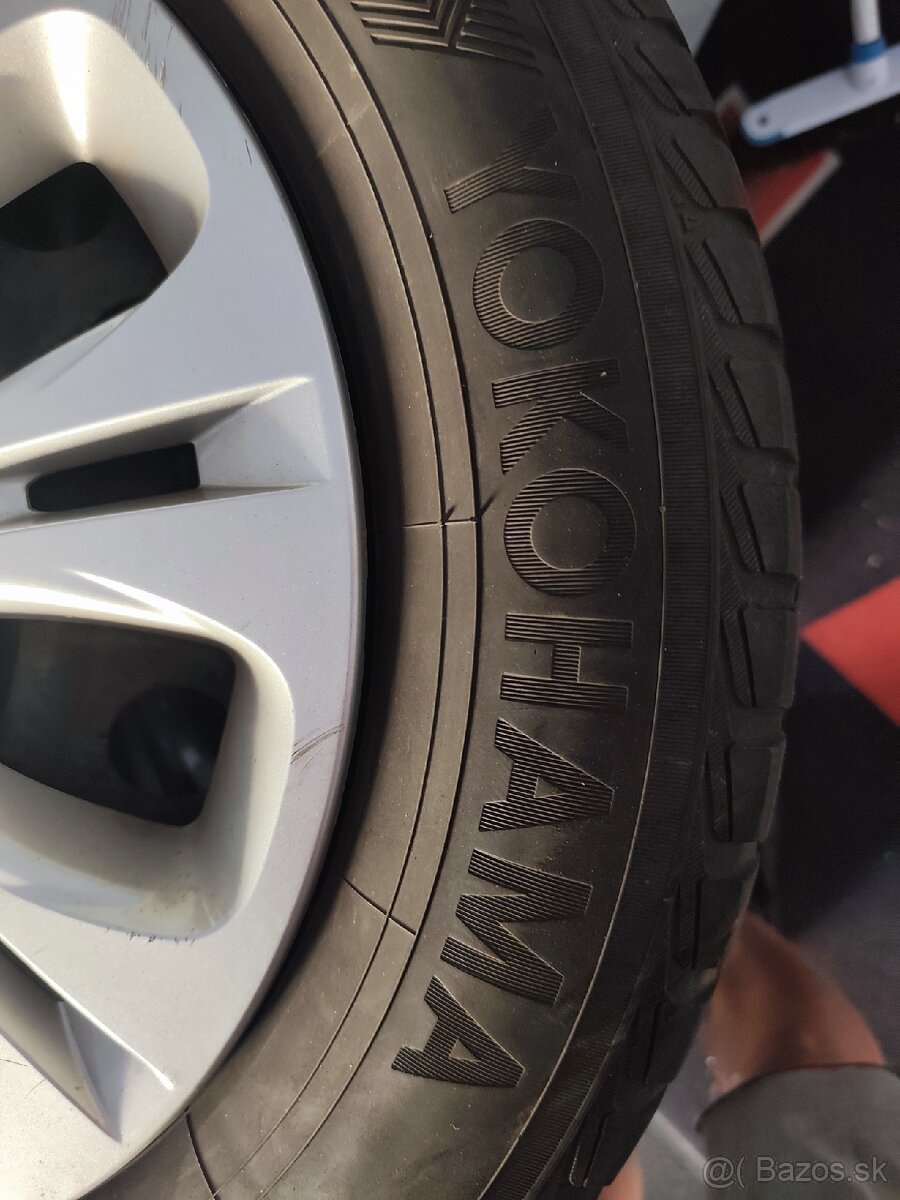Pneu 215/60R16 - 2