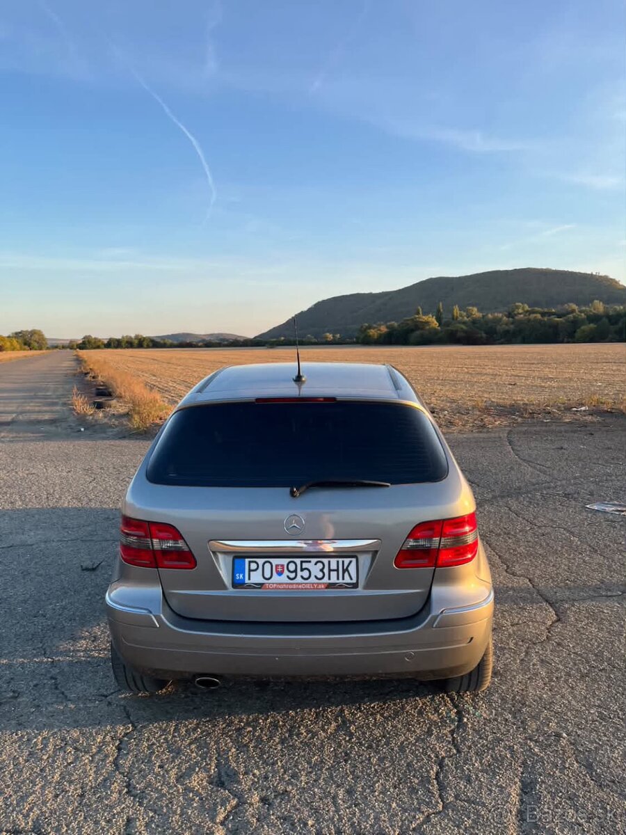 Mercedes Benz B - 2