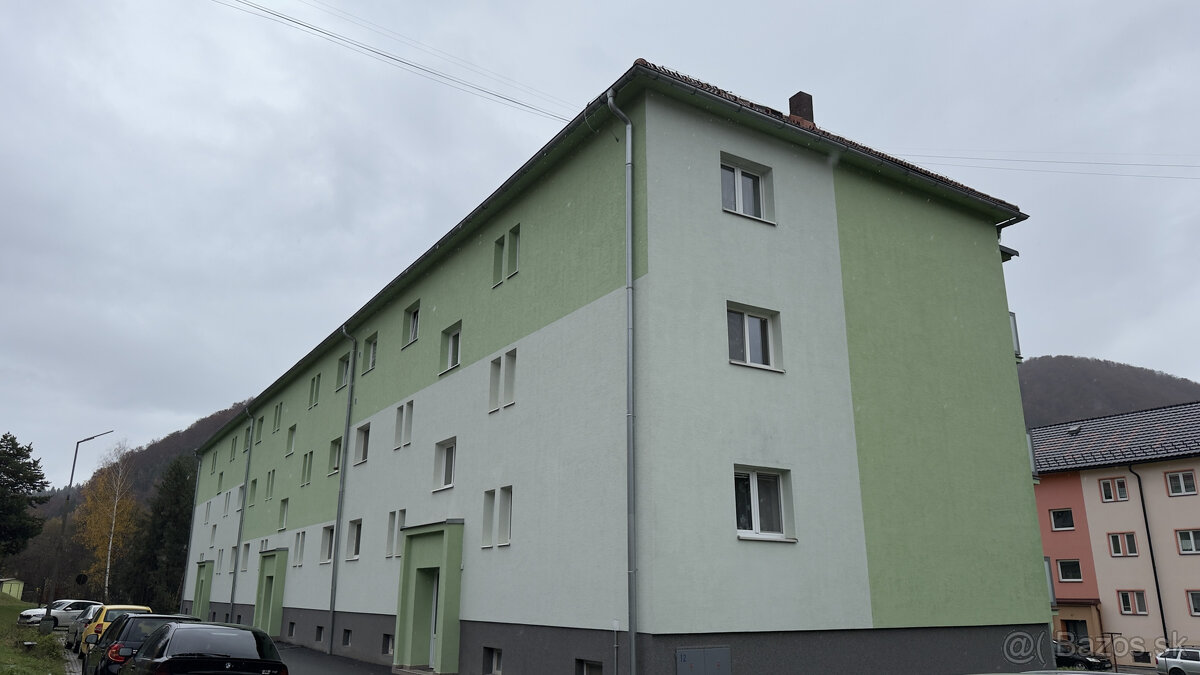 NA PREDAJ: 2i byt s balkónom v pôvodnom stave Valaská ul.TDH - 2