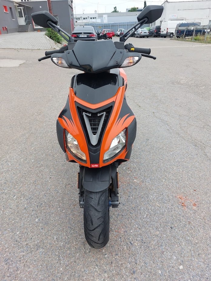 2005 APRILIA SR 50 naj.15000 KM po servisu - 2