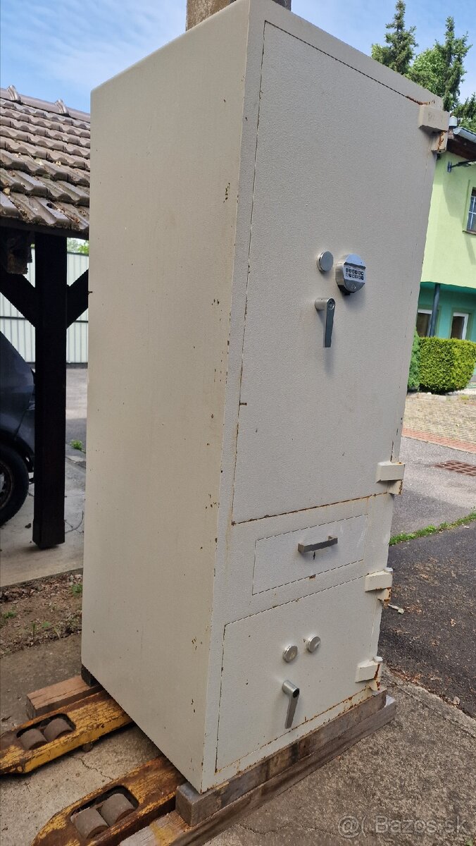 BANKER - SAFE TREZOR - 2