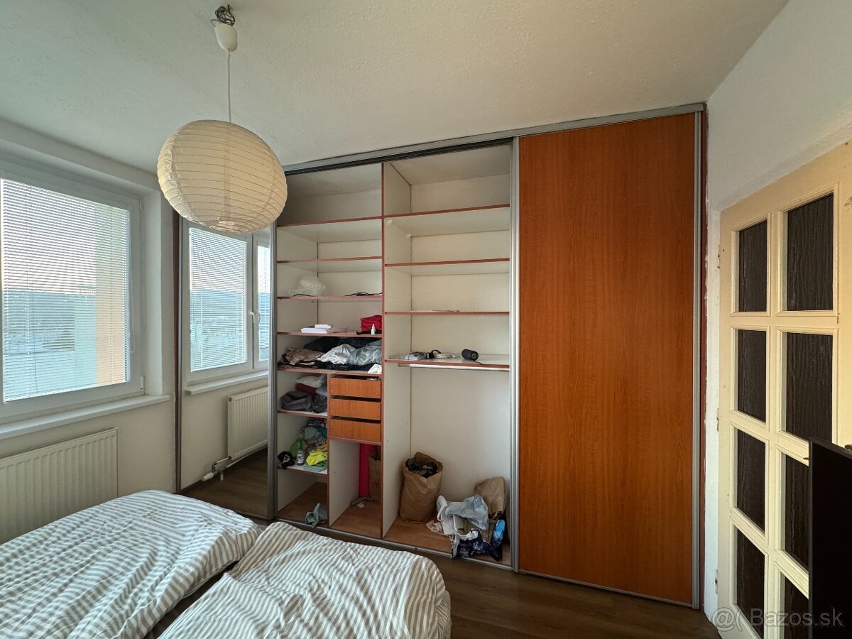 Vstavaná skriňa - 2