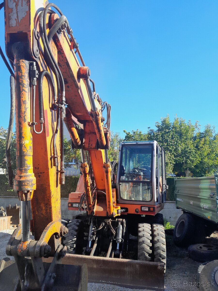 Otocny bager Hitachi+Tatra 815 - 2