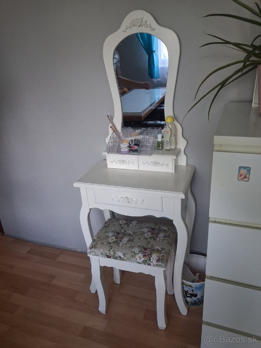 Detský kozmetický stolík - 2
