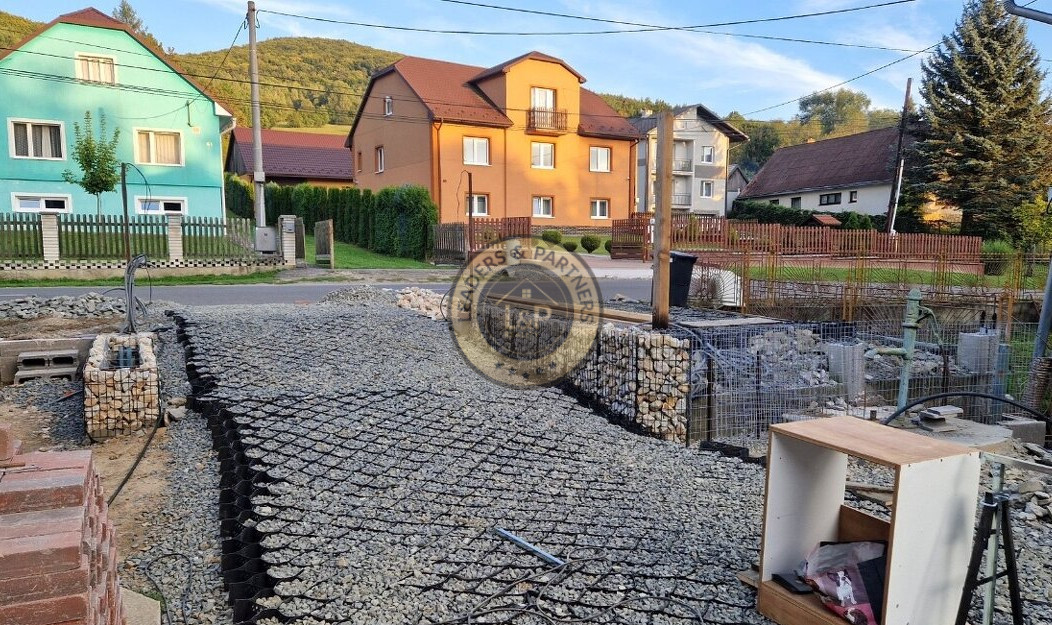 NA PREDAJ Rodinný dom po rekonštrukcii pri Bardejove - 2