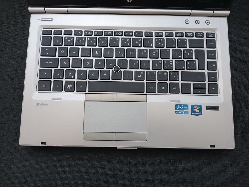 predám Hp elitebook 8470p , Intel(R) Core™i5 , 8gb ram ,ssd - 2
