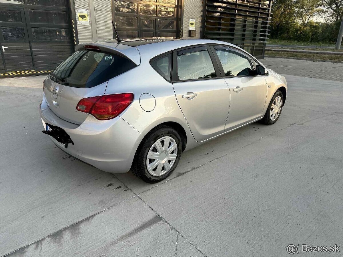 Opel Astra J 1.4 Benzín LPG 74KW - 2