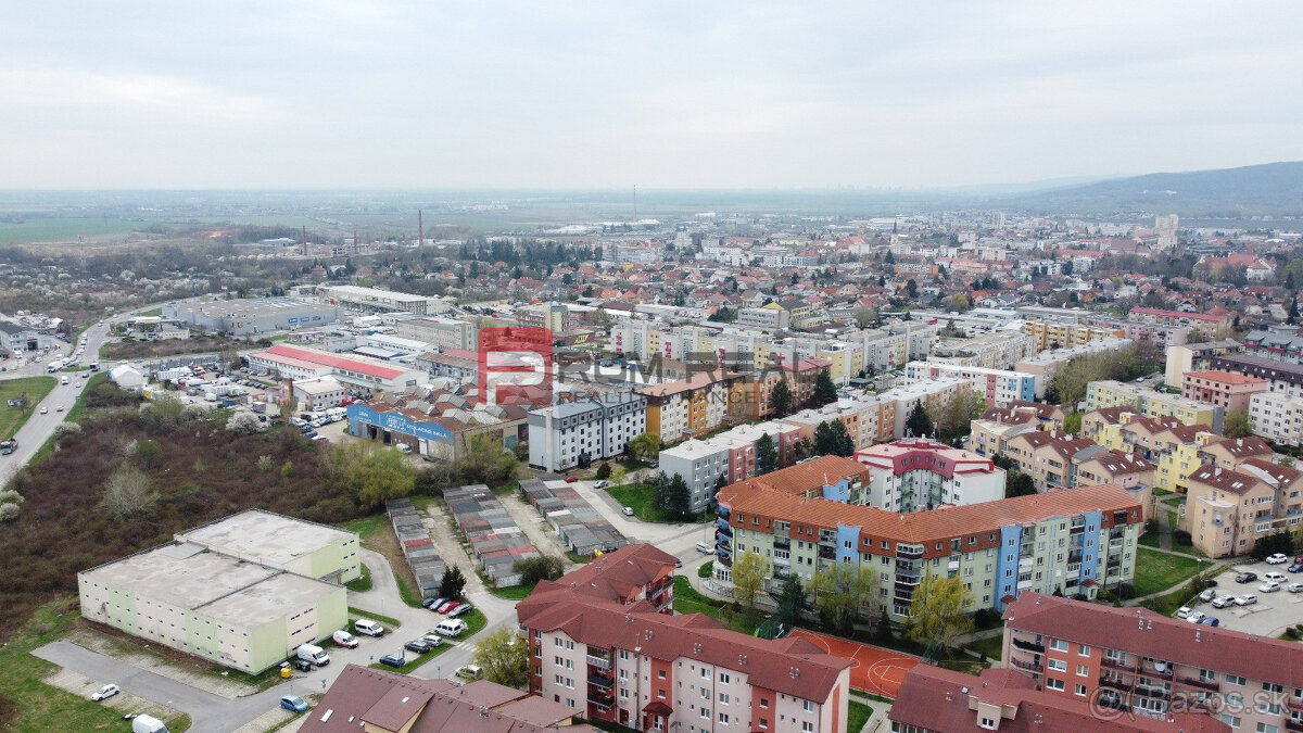 PREDAJ 4 izbový byt 2 balkóny - 2