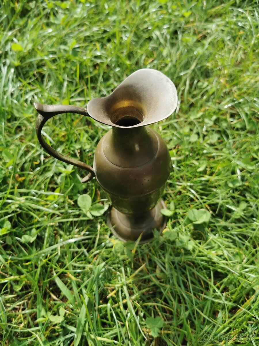 Predám starú mosadznú vázu - 2