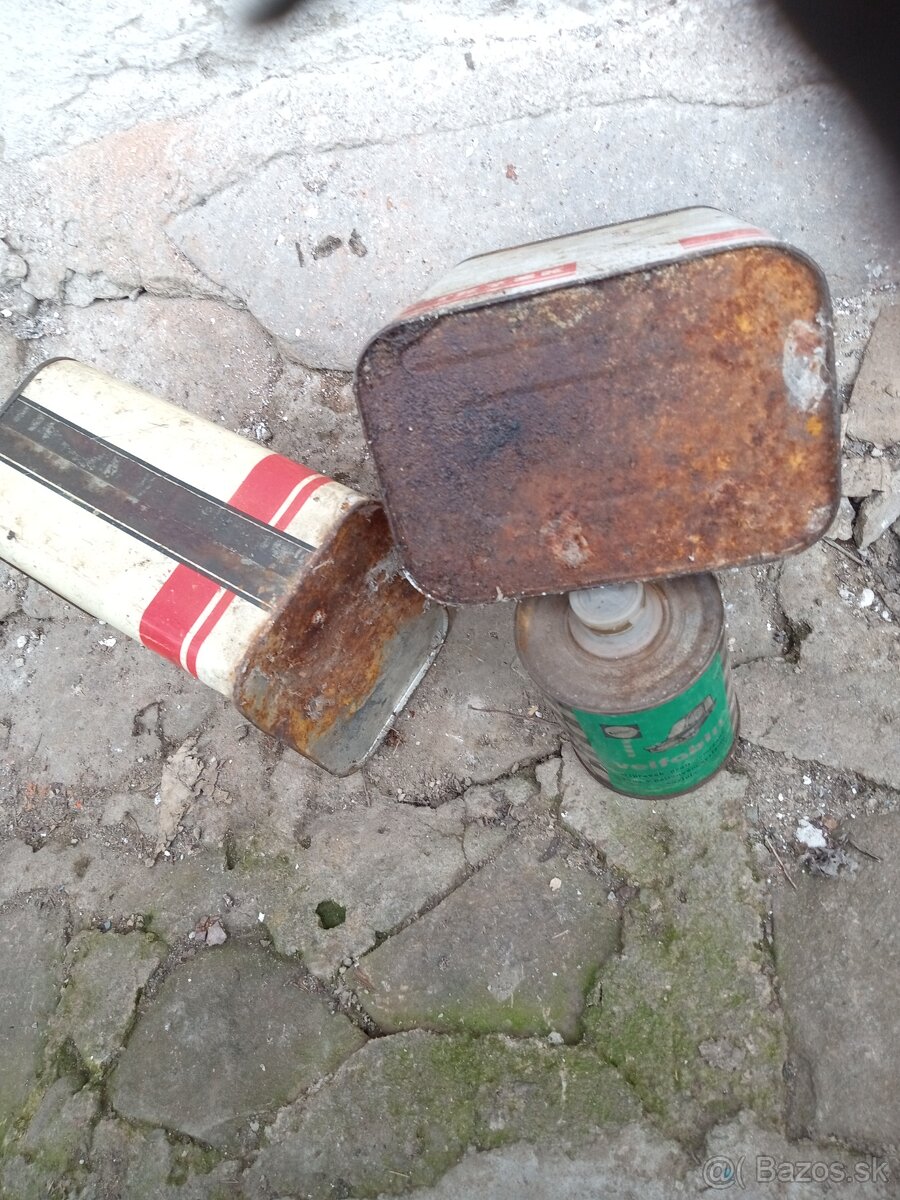 Staré od oleja plech.nadoby - 2