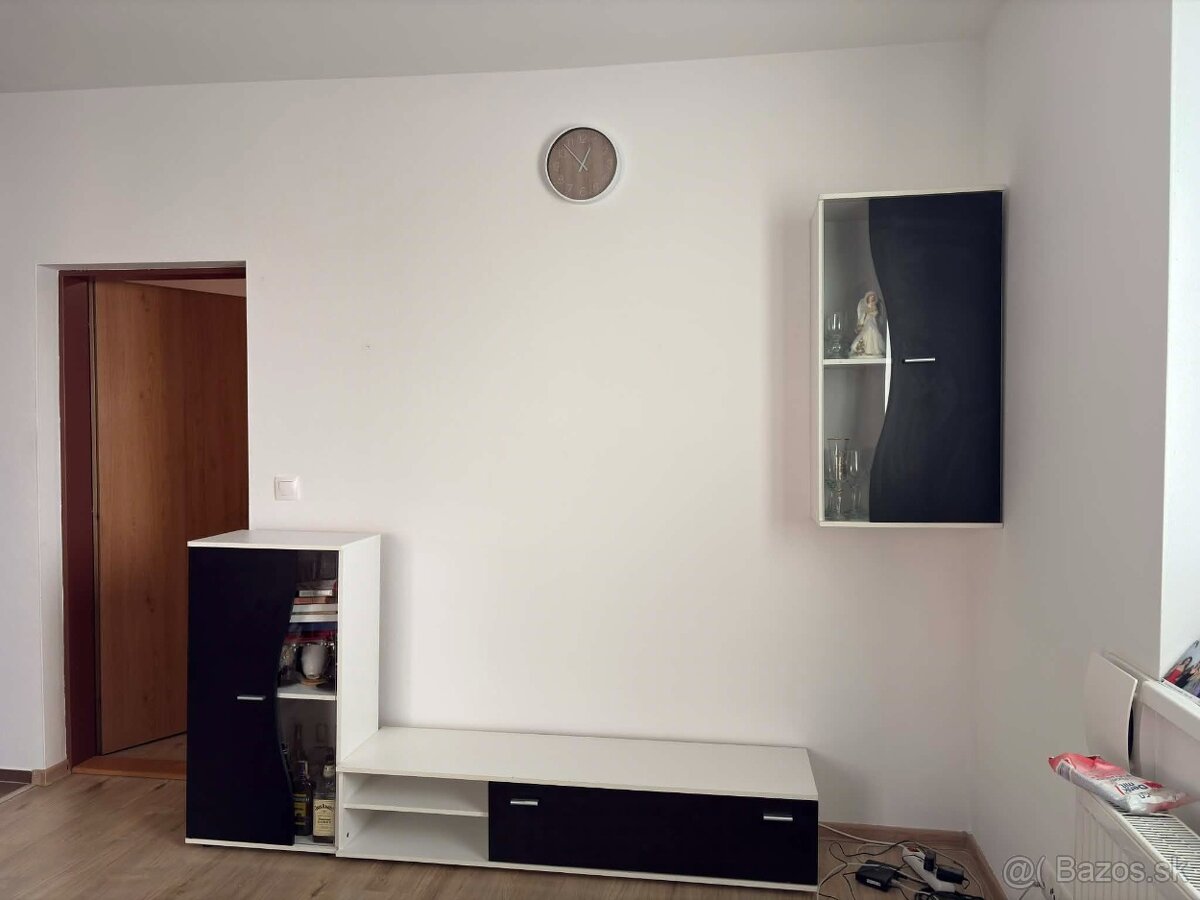 Obývacia stena+konferenčný stolík - 2