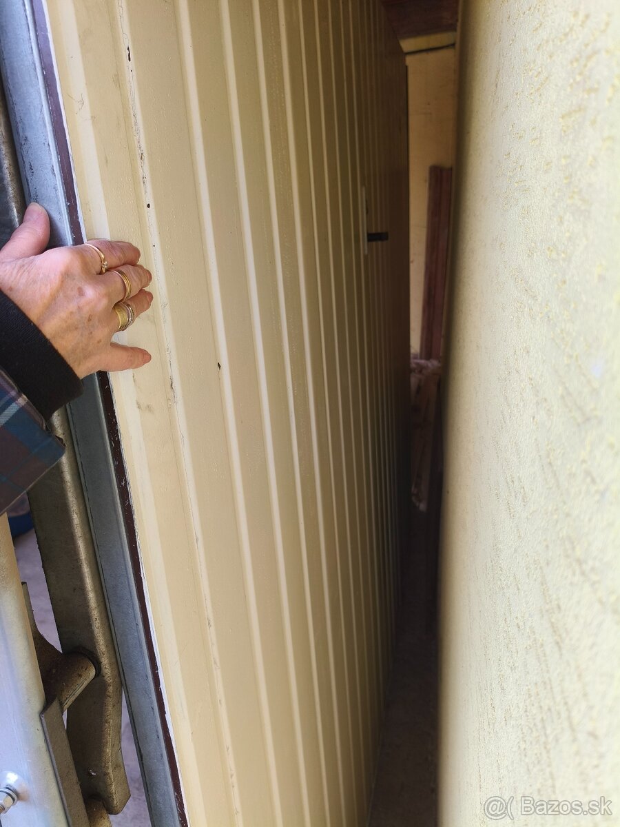 Výklopná garážová brána - 2