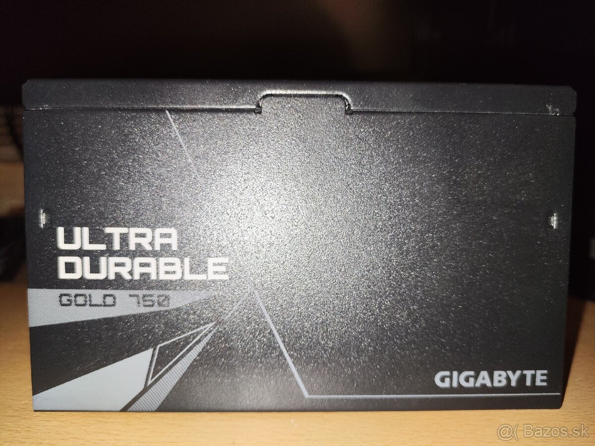 GIGABYTE UD750GM - 750W Gold (Plne modulárny) - 2