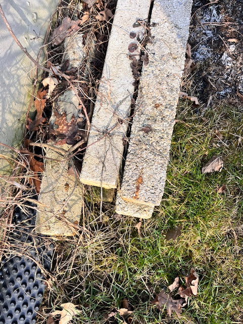 Darujem betónové stĺpiky - 2