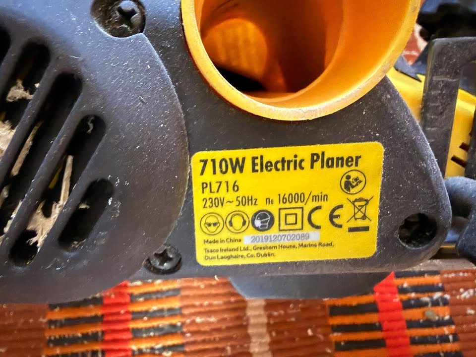 Elektrický ručný hoblík 710W - 2