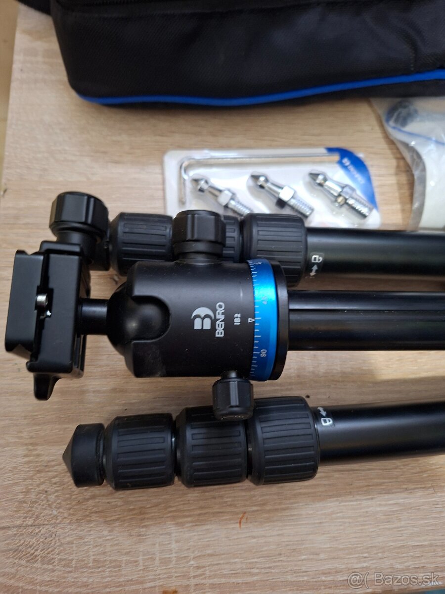 Stativ Benro, kovovy - 2