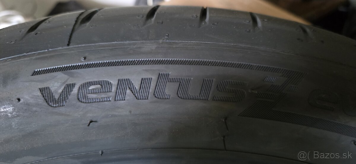Pneumatiky 255/40R20 letne - 2
