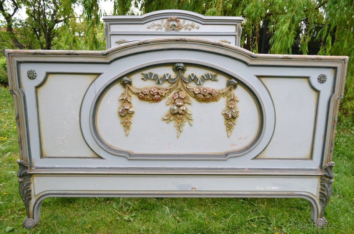 Krásna vyrezávaná posteľ - 2