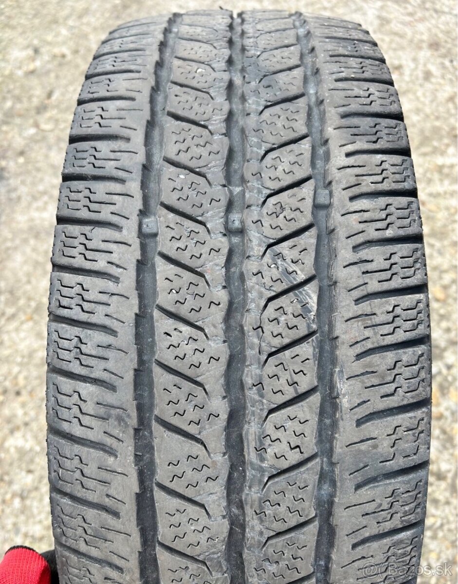 Zimné pneu 215/65 R15C 104/102T - 2